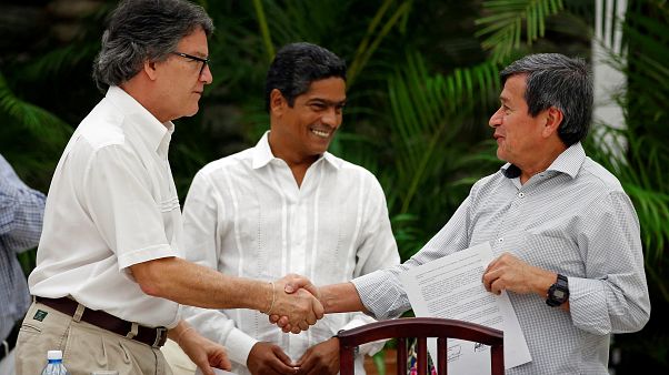 Santos se despide del poder sin alcanzar una tregua con el ELN Santos se despide del poder sin alcanzar una tregua con el ELN