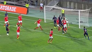 Defesa "encarnada" batida nas alturas no primeiro golo dos franceses