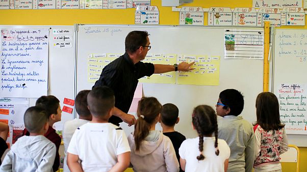دردسرهای قانون منع تلفن همراه در مدارس فرانسه دردسرهای قانون منع تلفن همراه در مدارس فرانسه