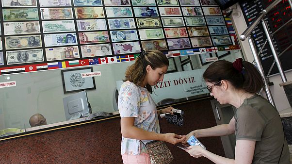Brunson krizi Türk Lirasını vurdu: 1 dolar 5 TL Brunson krizi Türk Lirasını vurdu: 1 dolar 5 TL