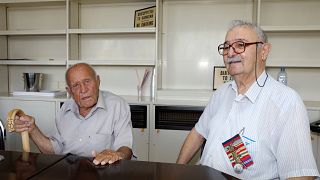 Ελληνοκύπριος και Τουρκοκύπριος συναντώνται για πρώτη φορά από το Β’ Παγκόσμιο Πόλεμο όπου πολέμησαν