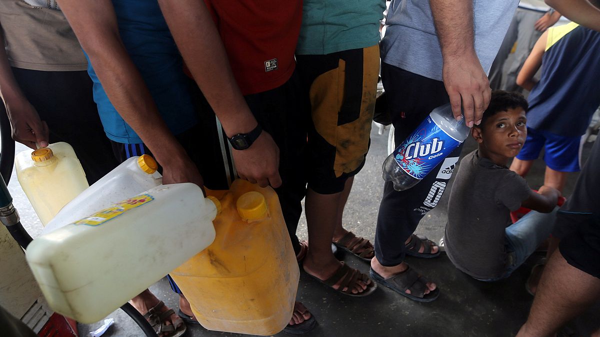 إسرائيل تقطع الغاز والوقود عن غزة بحجة البالونات الحارقة