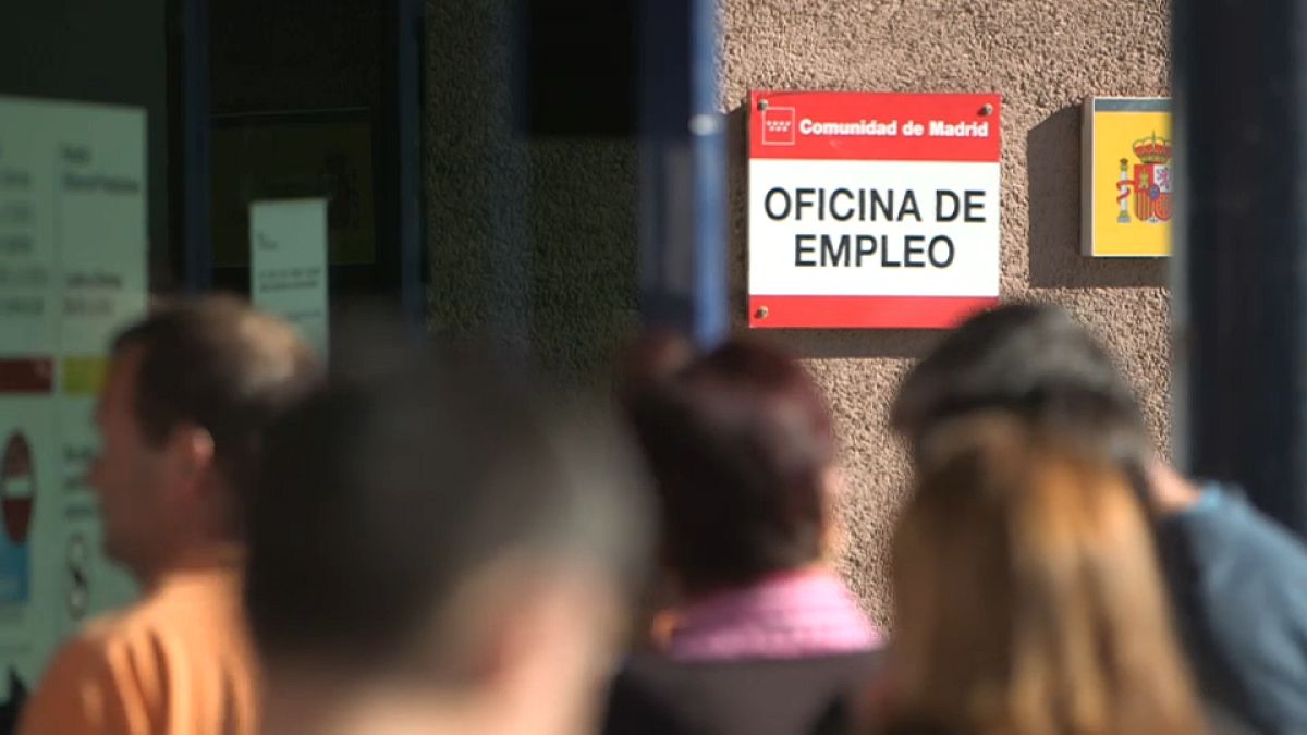 Más empleo y menos paro en julio en España