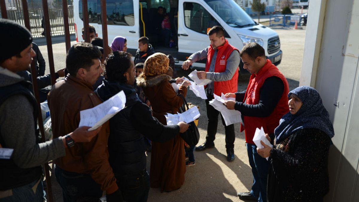 Randevu alan Suriyeliler bayram için ülkelerine dönüyor
