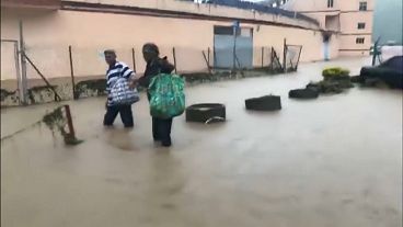 شاهد : شوارع غرينادا الكاريبية تغرق بالفيضانات
