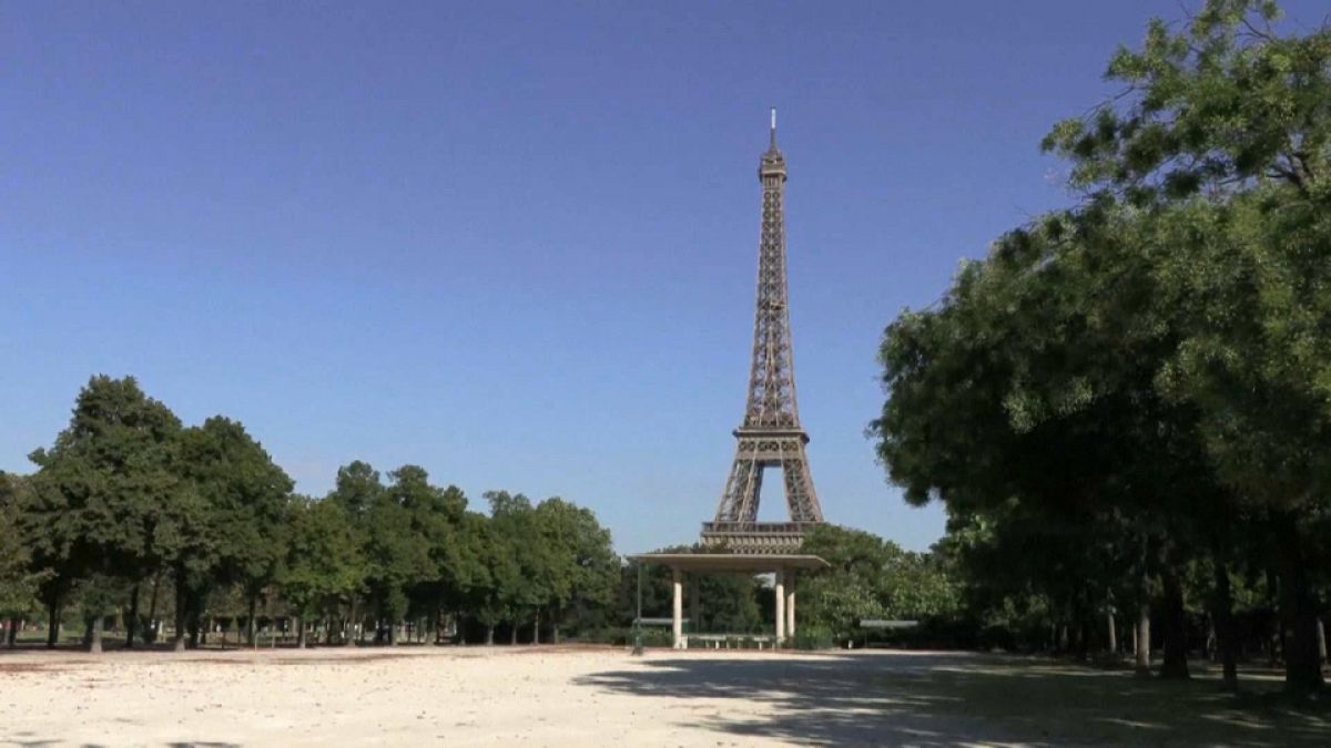 Frustración entre los turistas por no poder visitar la Torre Eiffel
