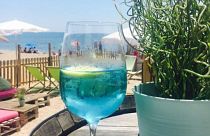 Französische Trikolore trifft Wein: Nach Weiß und Rot kommt Blau