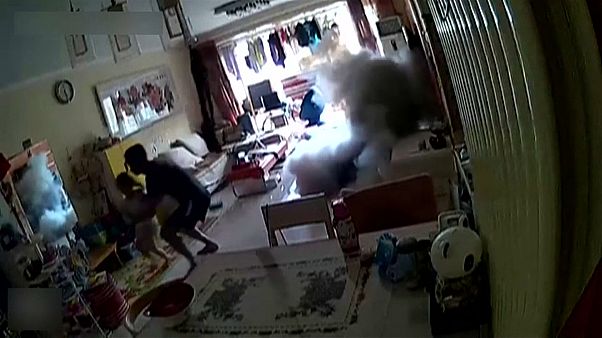 Çinli babanın scooter patlaması karşısındaki refleksi hayat kurtardı