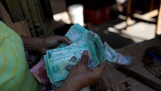 Tras borrar 5 ceros al bolívar, Venezuela despenaliza las operaciones cambiarias
