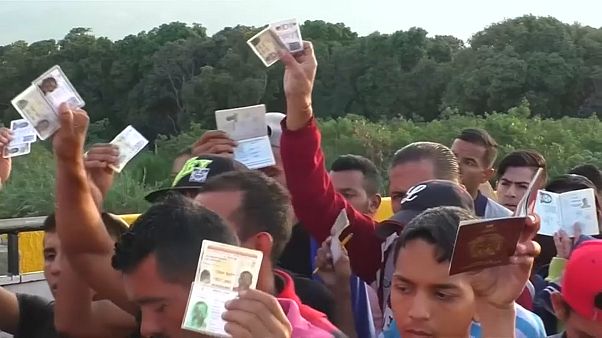Gigantesca sanatoria di immigrati venezuelani in Colombia Gigantesca sanatoria di immigrati venezuelani in Colombia