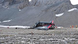 مقتل 20 شخصا في تحطم طائرة في جبال الألب بسويسرا