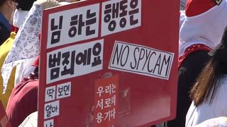 Tüntetés Szöulban a kémkamerás pornográfia ellen