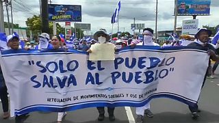 Pro et anti Ortega manifestent au Nicaragua