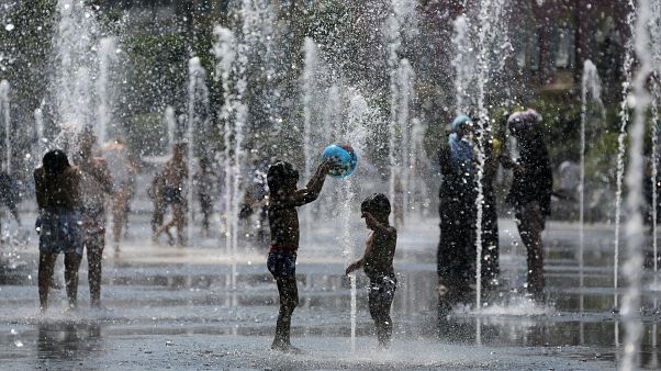 Avrupa ülkeleri yanıyor: 48 derece uyarısı yapıldı Avrupa ülkeleri yanıyor: 48 derece uyarısı yapıldı