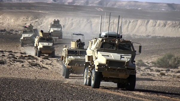 الجيش المصري يعلن مقتل 52 مسلحا في مداهمة بشمالي سيناء الجيش المصري يعلن مقتل 52 مسلحا في مداهمة بشمالي سيناء