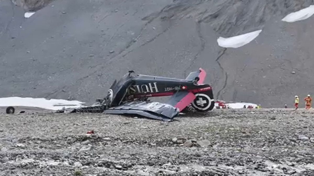 Lezuhant egy kisgép Svájcban, húszan meghaltak
