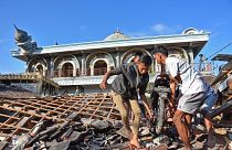 Decenas de muertos y más de 300  heridos en el seísmo de la isla de Lombok en Indonesia