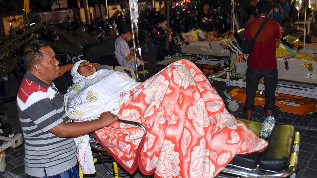 Δεκάδες νεκροί μετά από σεισμό 7 ρίχτερ