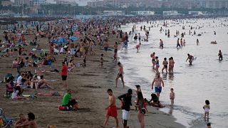 Bei Sonnenuntergang am Strand von Valencia