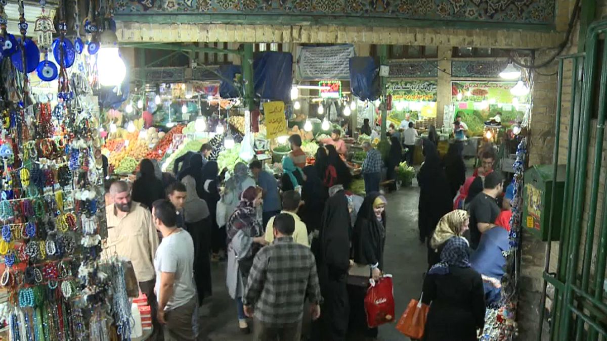 Iran: sanzioni, le reazioni per le strade di Teheran