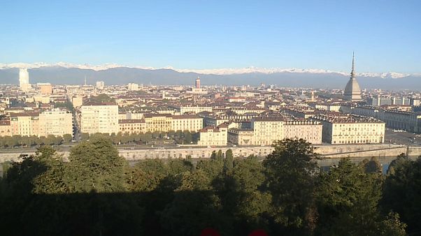 Torino, iniziato lo sgombero dei rifugiati all'ex Villaggio Olimpico Torino, iniziato lo sgombero dei rifugiati all'ex Villaggio Olimpico