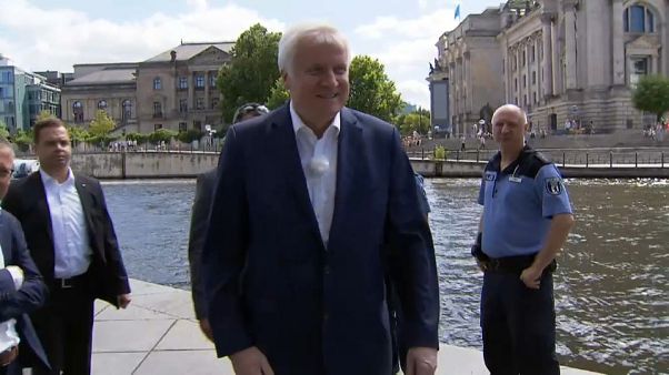 SEEHOFER PROMOTES MIGRANT ANCHOR CENTRES SEEHOFER PROMOTES MIGRANT ANCHOR CENTRES