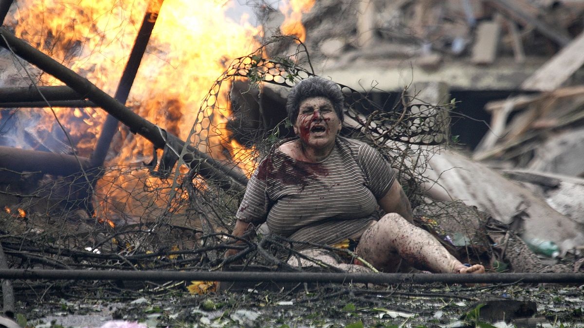 An injured Georgian woman shouts in the town of Gori on August 9 2009