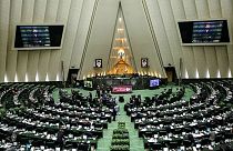 سوال مطهری از وزیر دادگستری درباره رفع حصر، مجلس ایران را به تشنج کشاند