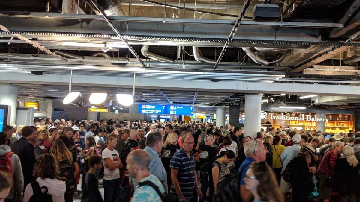 Chaos am Flughafen: Teilräumung von Familie aus Frankreich ausgelöst