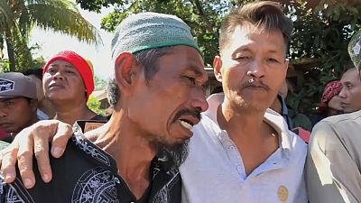 В Индонезии под обломками мечети могут находиться 50 человек