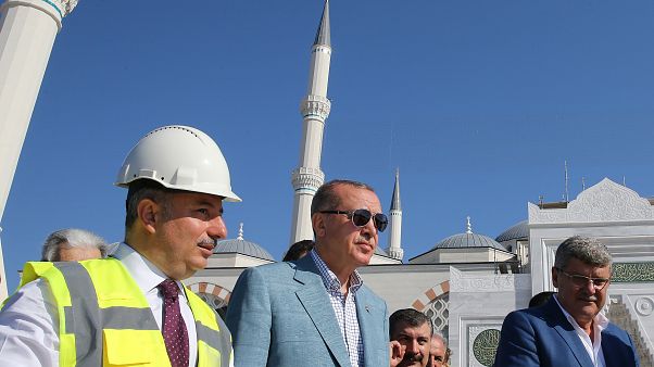 Erdoğan, yapımına devam eden Çamlıca Camii'ni 5 Ağustos'ta gezdi. Erdoğan, yapımına devam eden Çamlıca Camii'ni 5 Ağustos'ta gezdi.