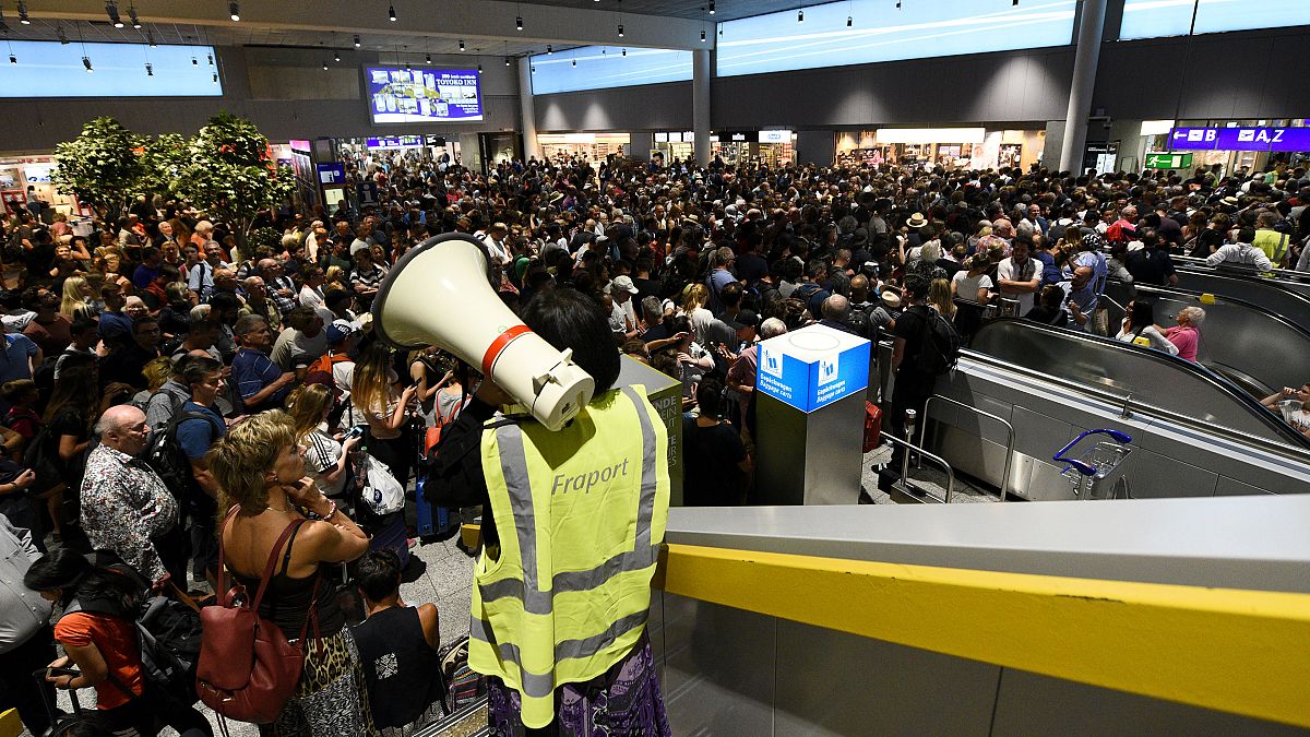 Riesen-Chaos am Flughafen Frankfurt: 13.000 Fluggäste betroffen