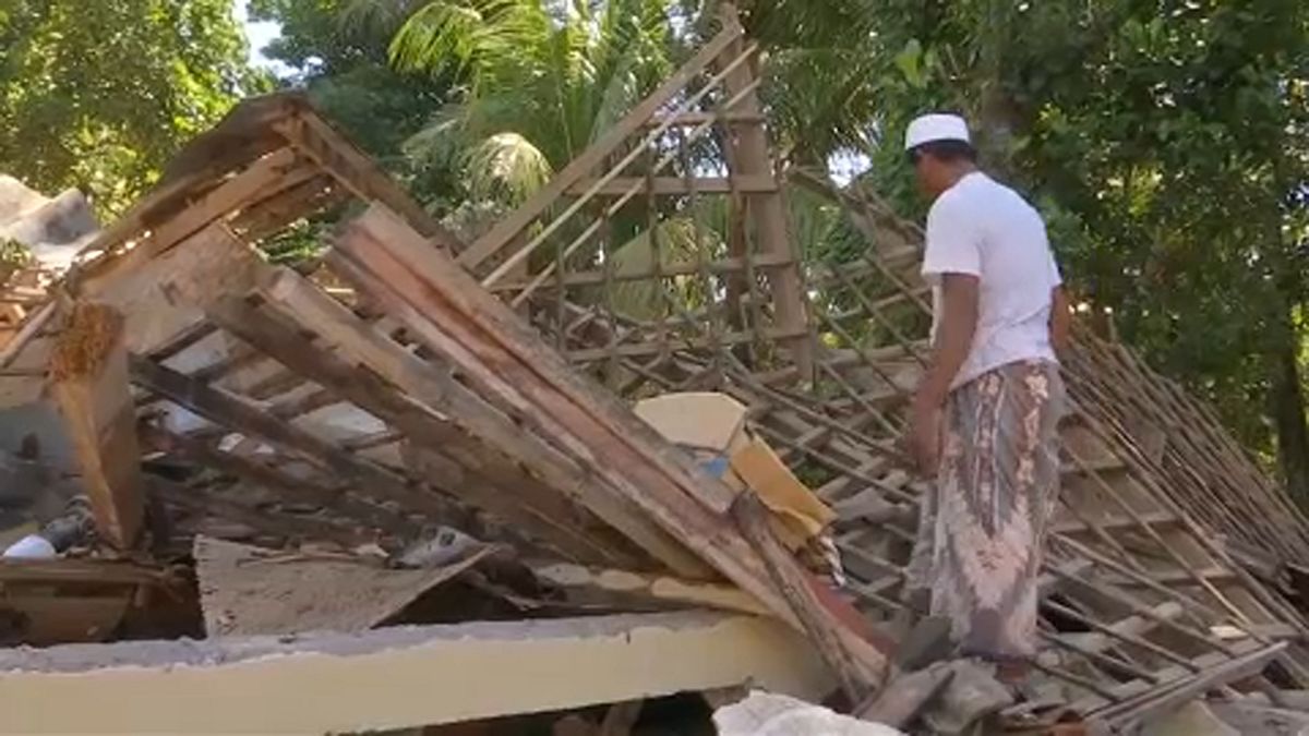 319 قتيلا نتيجة زلزال جزيرة لومبوك الإندونيسية 