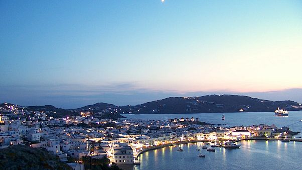 Νέα «λαβράκια» από τους ελεγκτές στην Μύκονο Νέα «λαβράκια» από τους ελεγκτές στην Μύκονο
