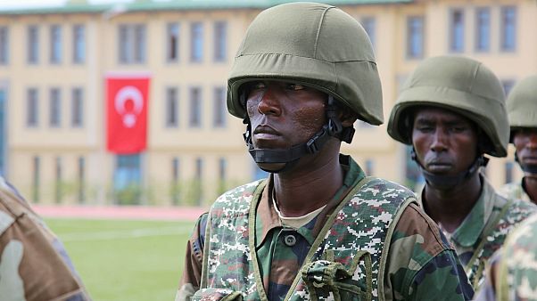 Somali'deki Türk askeri eğitim merkezi ilk mezunlarını verdi Somali'deki Türk askeri eğitim merkezi ilk mezunlarını verdi