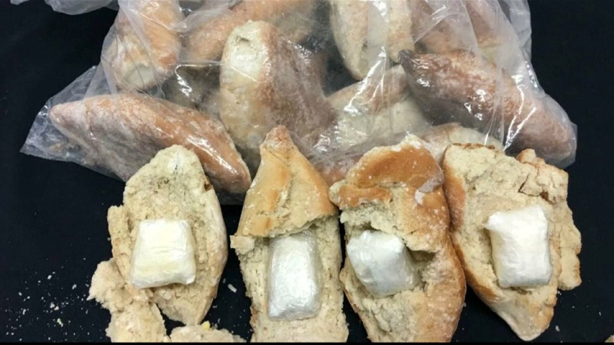 شاهد : ضبط كميات من الكوكايين المهربة داخل الخبز في المكسيك