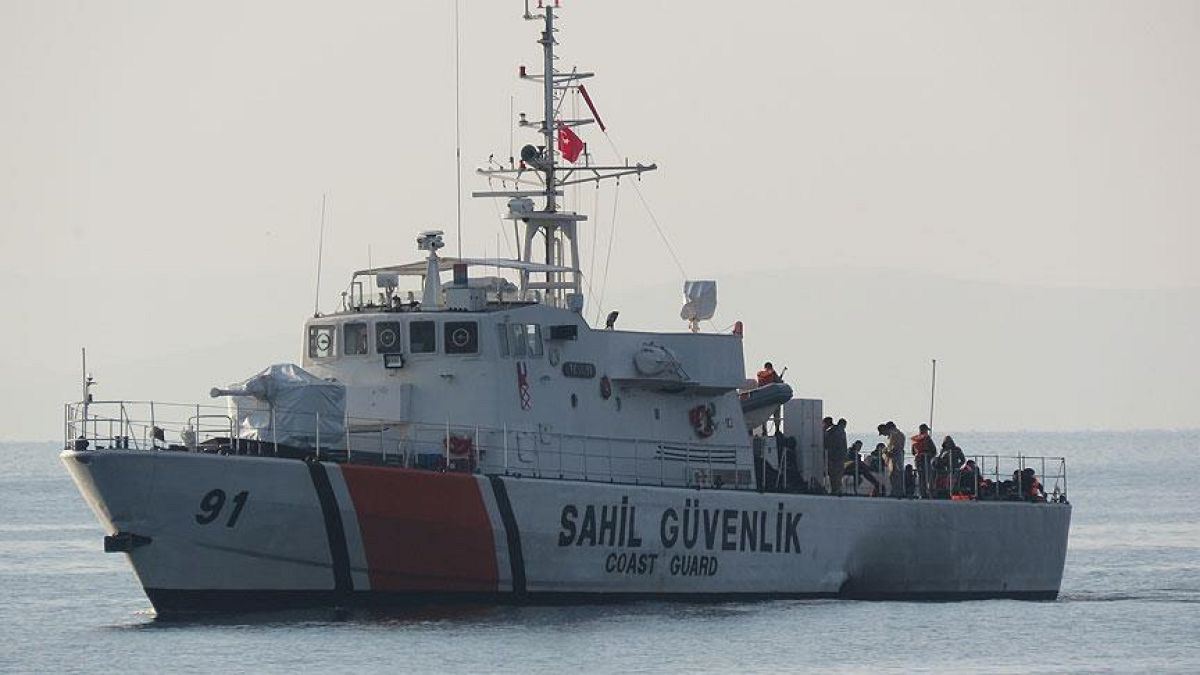 Kuşadası açıklarında göçmen taşıyan bot alabora oldu: 7'si çocuk 9 ölü