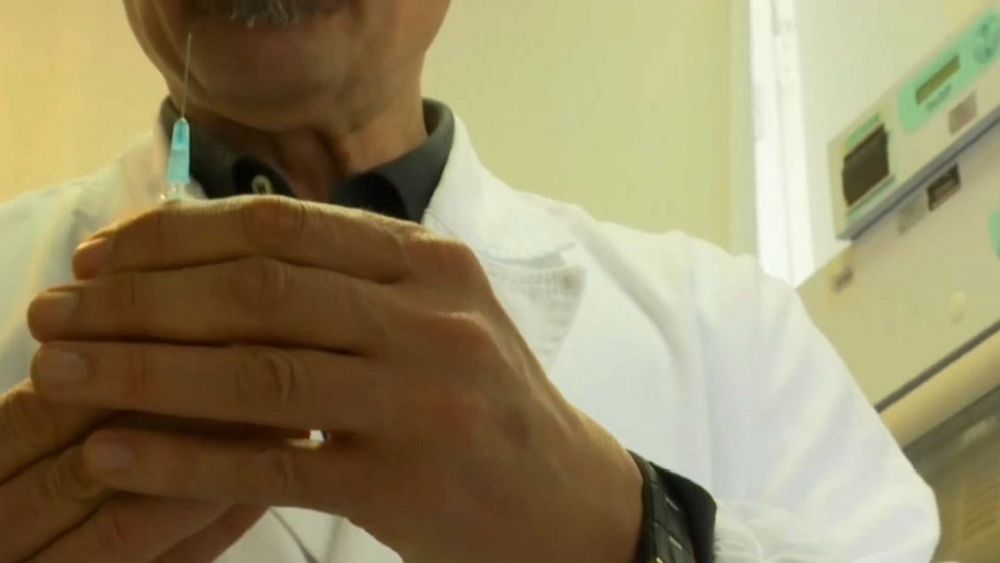 Italian government criticised for change to vaccination law