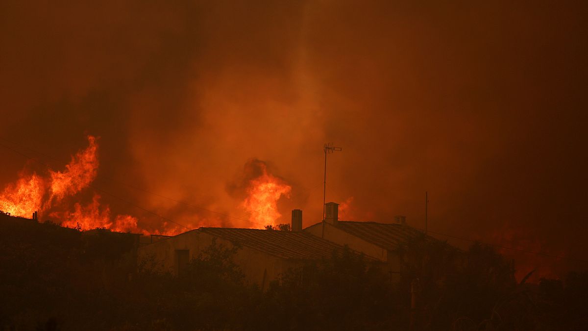 Πορτογαλία: Εκτός ελέγχου η πυρκαγιά στο Αλγκάρβε