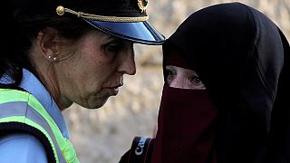 Multimillonario argelino dice que pagará todas las multas por llevar burka en Dinamarca