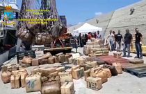 إيطاليا تضبط 20 طناً من الحشيش بخزان وقود سفينة بالمتوسط