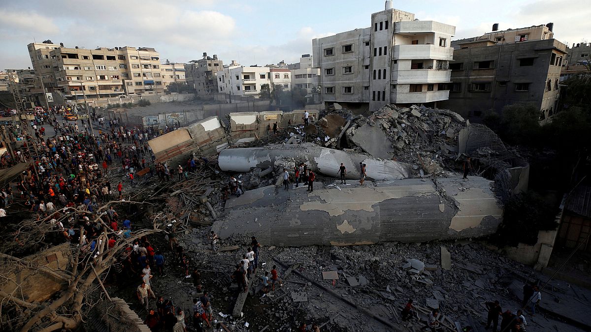 طائرات إسرائيلية تقصف مبنى بمدينة غزة