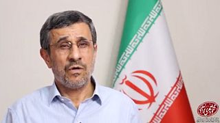 احمدی نژاد: سران سه قوه کنار بروند