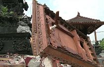 Sobe para 321 o número de mortos do sismo na Indonésia