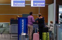 Ryanair pilotlarının grevi nedeniyle yüzlerce uçuş iptal edildi