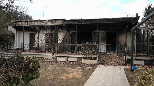 Governo grego admite gastar até 132 milhões com vítimas dos fogos Governo grego admite gastar até 132 milhões com vítimas dos fogos