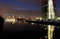 El euro cae a mínimos a causa de las tensiones globales