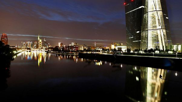 A részvények és az euró árfolyama is csökken A részvények és az euró árfolyama is csökken