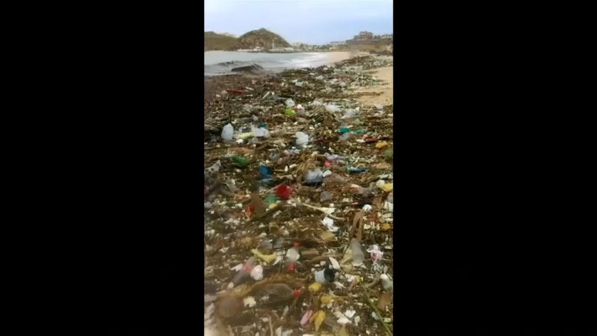شاهد: أمواج من القمامة في المكسيك 