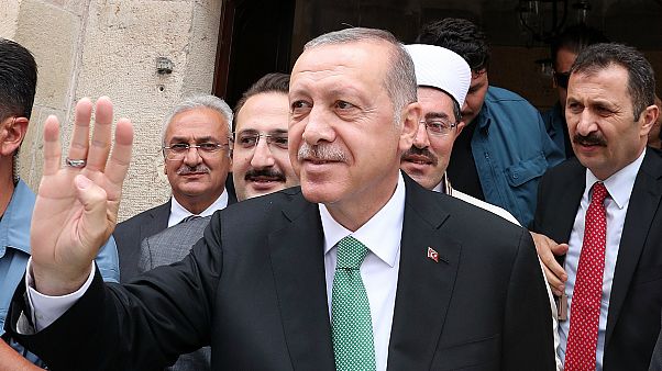 Erdoğan: Yastık altındaki döviziniz altınınız varsa gelin bozdurun Erdoğan: Yastık altındaki döviziniz altınınız varsa gelin bozdurun
